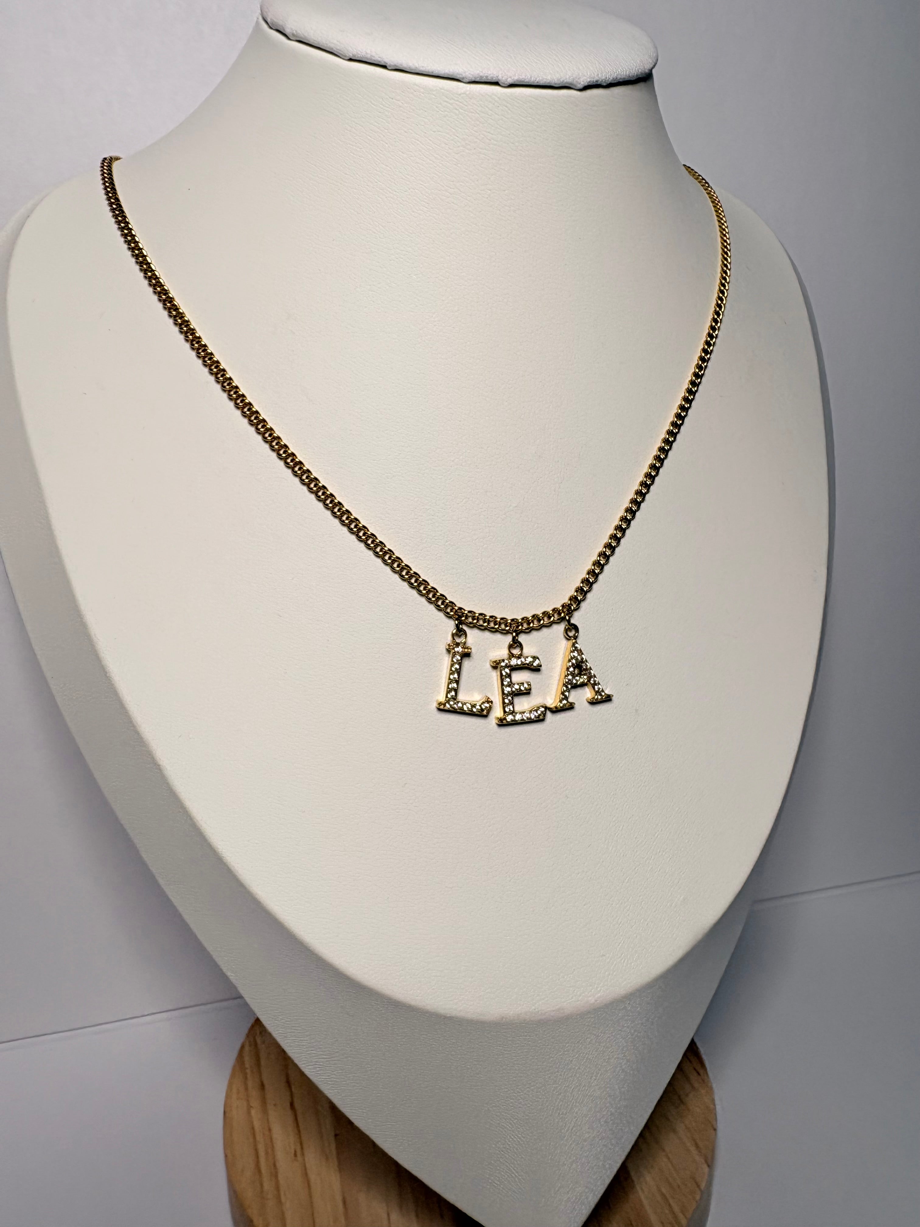 Collier Shine Letter