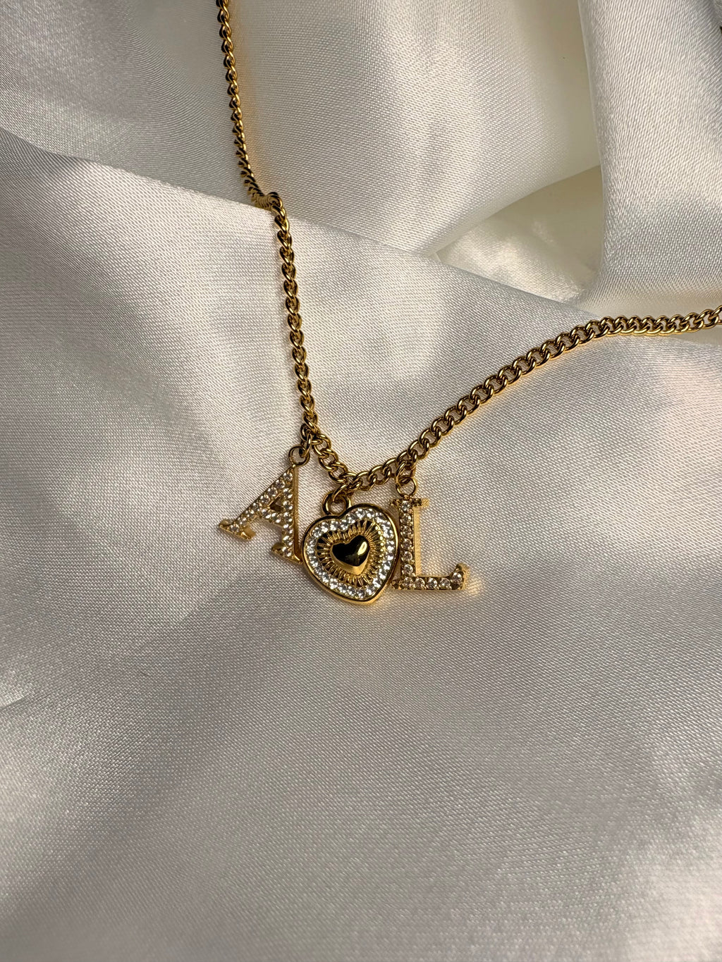 Collier Shine Letter